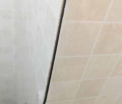阳谷瓷砖空鼓维修公司分享阳台瓷砖脱落的修复过程可以分为以下几个步骤