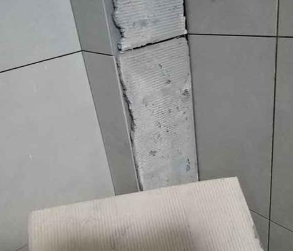 阳谷瓷砖空鼓维修公司分享下厨房瓷砖脱落的补救措施。